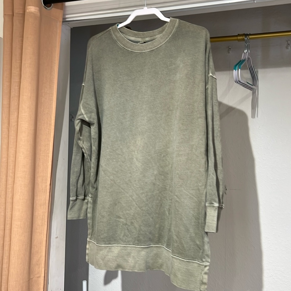 Women’s crewneck